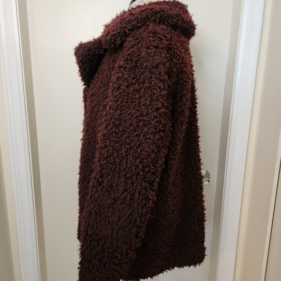 Celebrity Pink faux fur coat - Picture 3 of 10